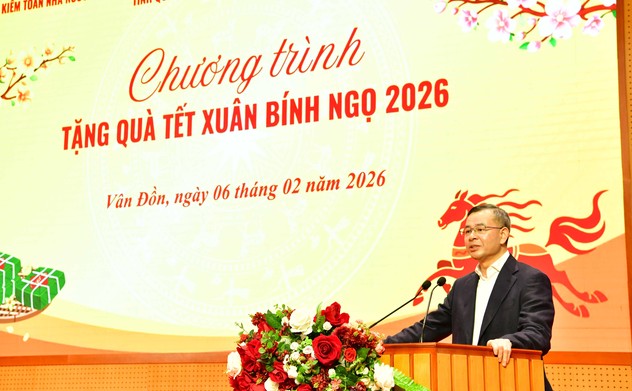 Tổng Kiểm toán nhà nước Ngô Văn Tuấn thăm, tặng quà Tết cho người nghèo tại tỉnh Quảng Ninh